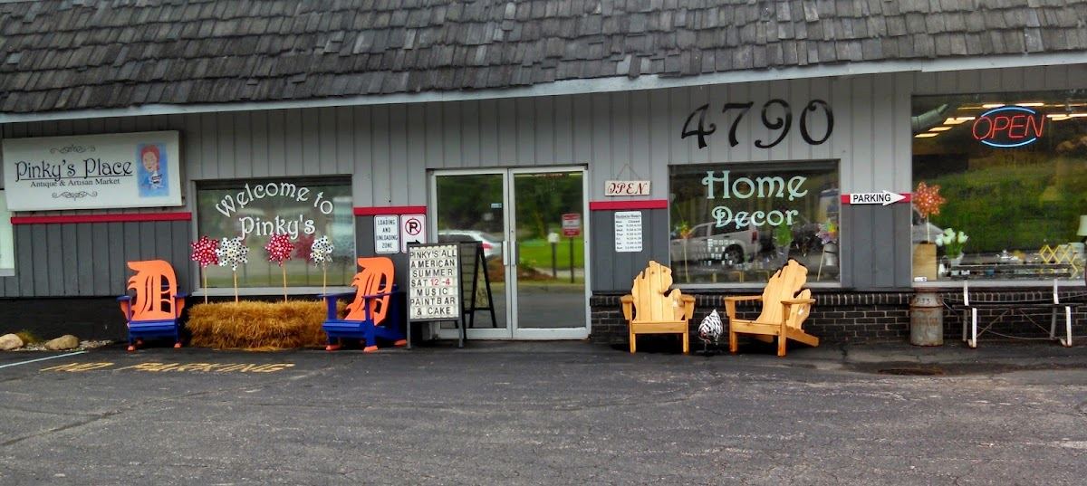 Pinky's Place - Antique & Artisan Market