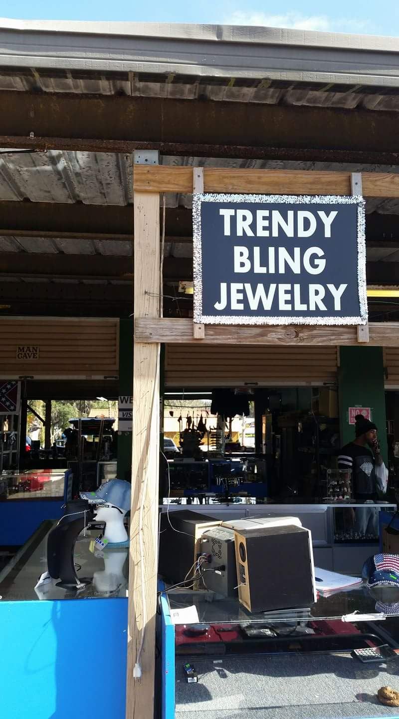 Angel's Trendy Bling Renningers flea market aisle G booth 2 located in Mt Dora