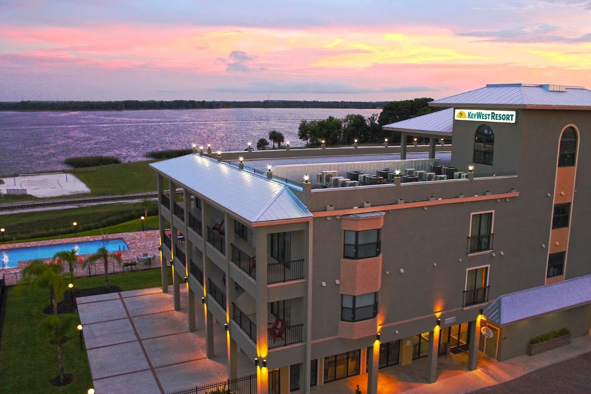 Citrus On the Lake Boutique Hotel / Citrus Sky Bar Tavares