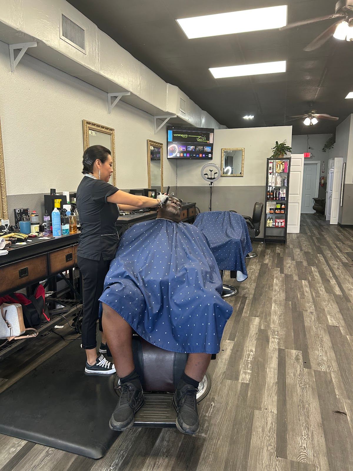Roxy’s Beauty Salon and Barber