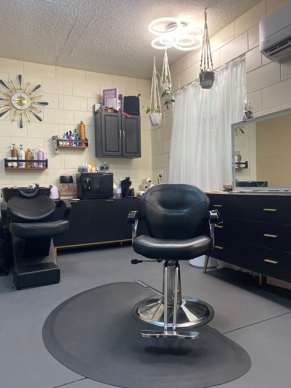 The Beauty Suite by Sadie Shalane Pro - Hair and Makeup Artist