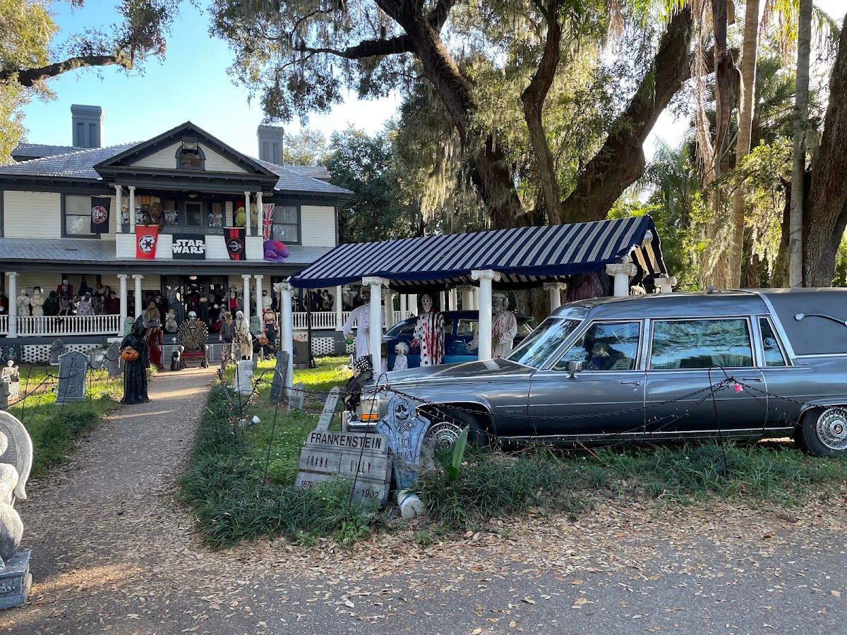 The Williams Holiday House