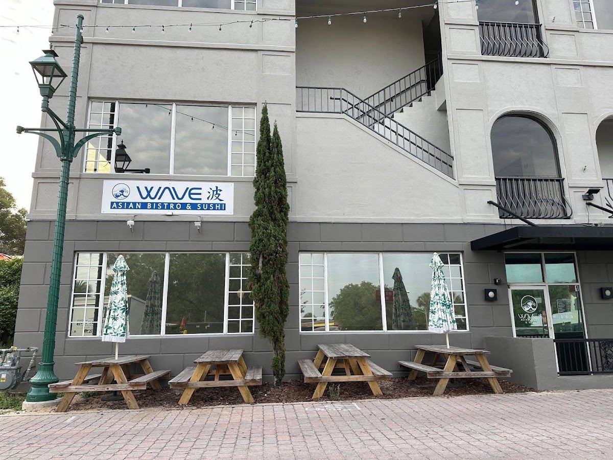 WAVE - Asian Bistro & Sushi