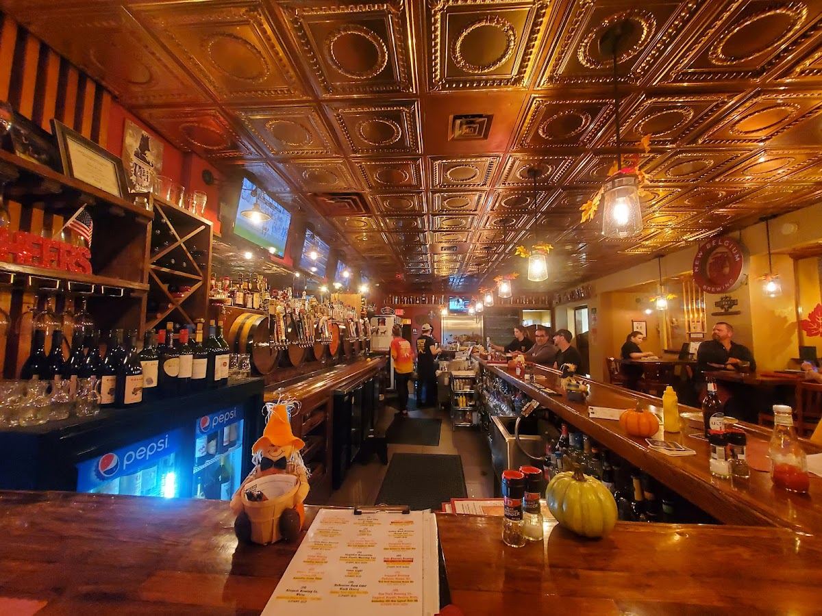 Bonnie & Clyde Pub and Grill
