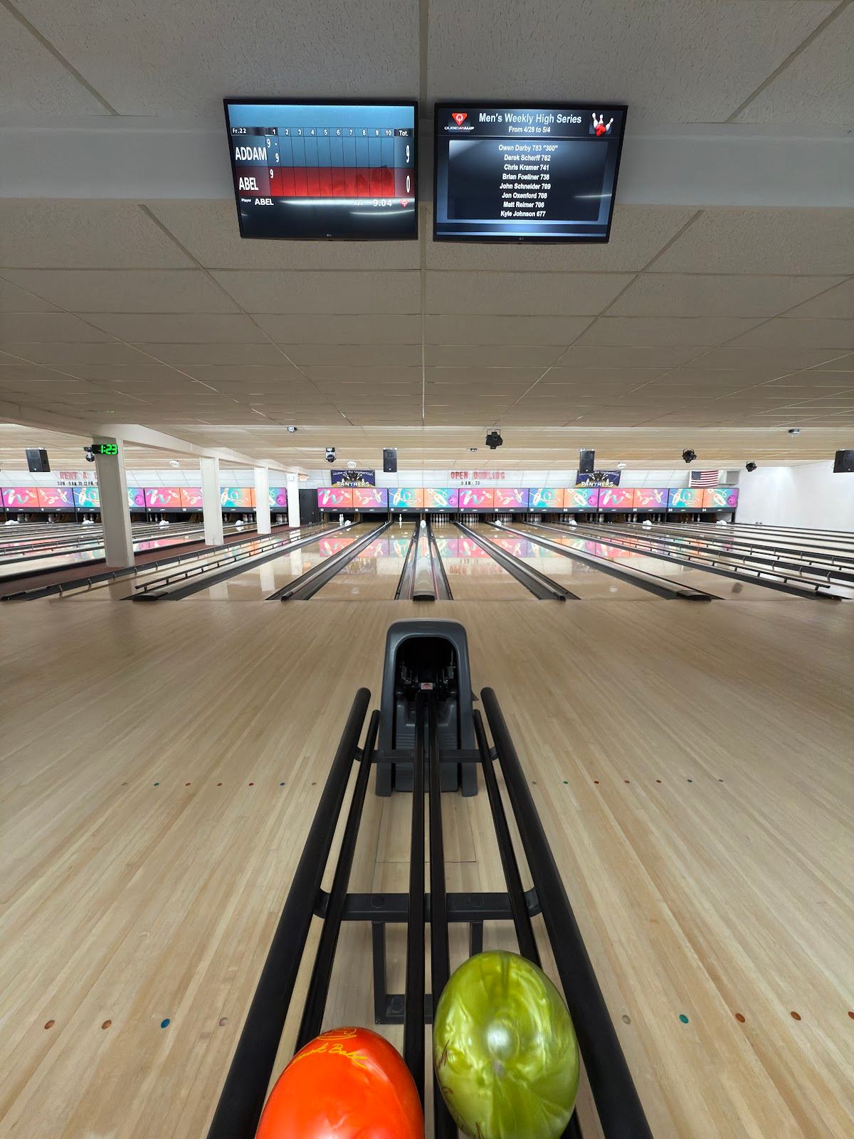 Earl Bowl Lanes