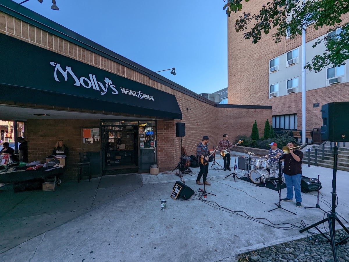 Molly's Irish Grille and Sports Pub