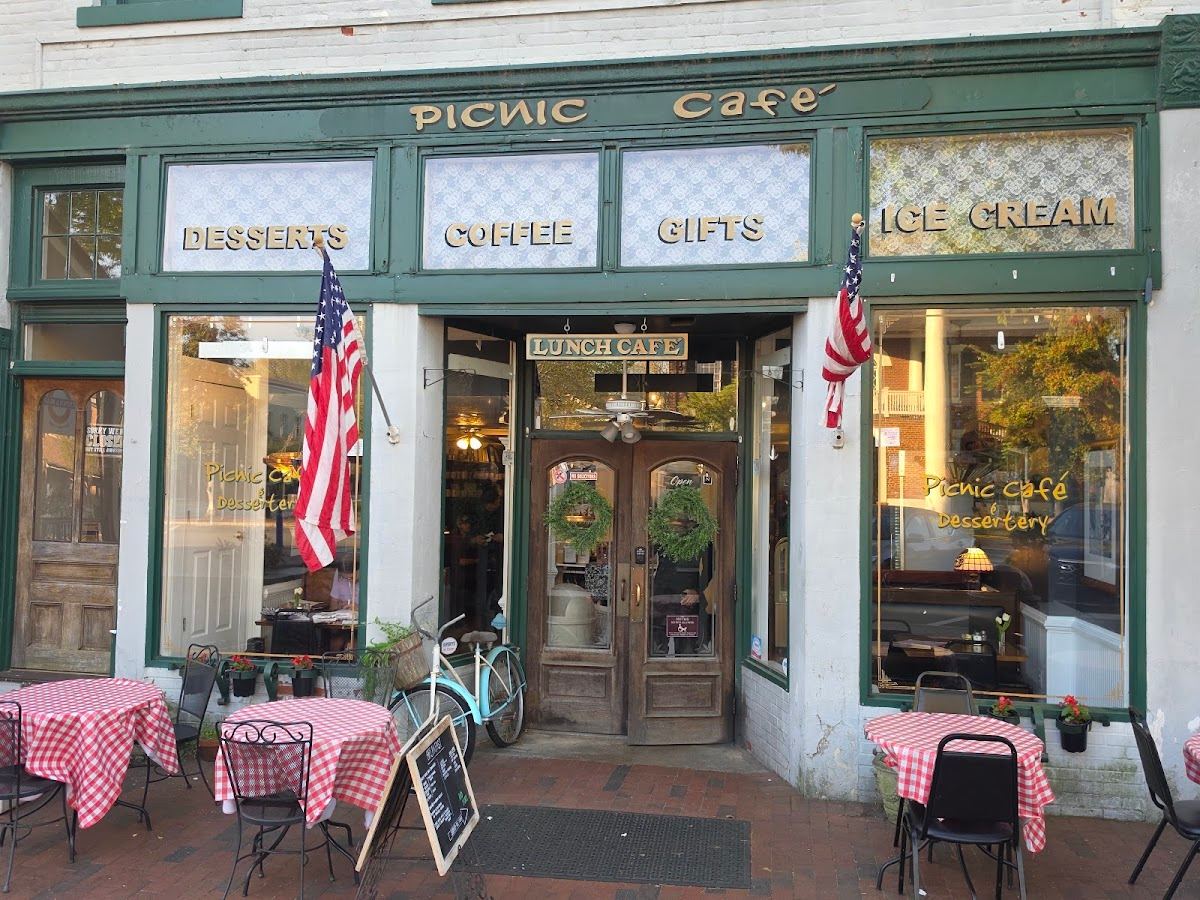 Picnic Cafe and Dessertery