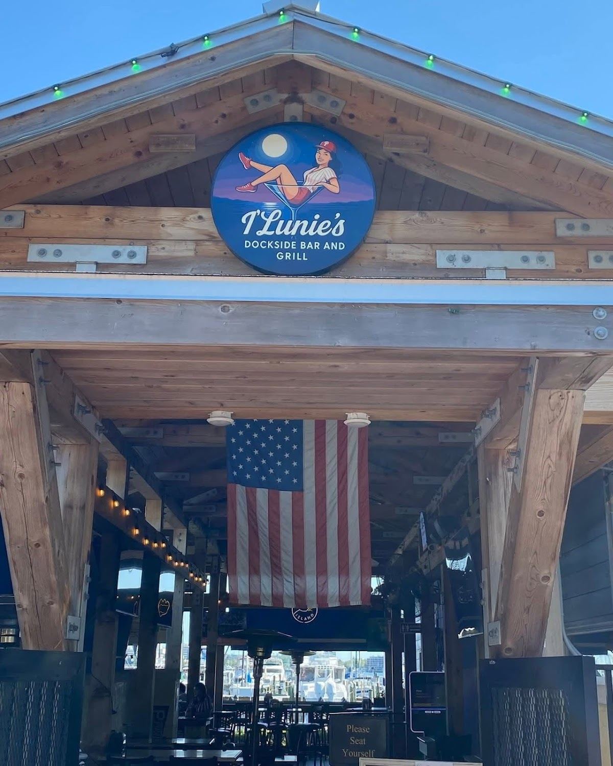 I'Lunie's Dockside Bar and Grill
