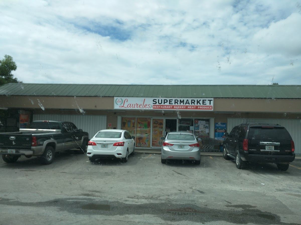 Los Laureles Supermarket
