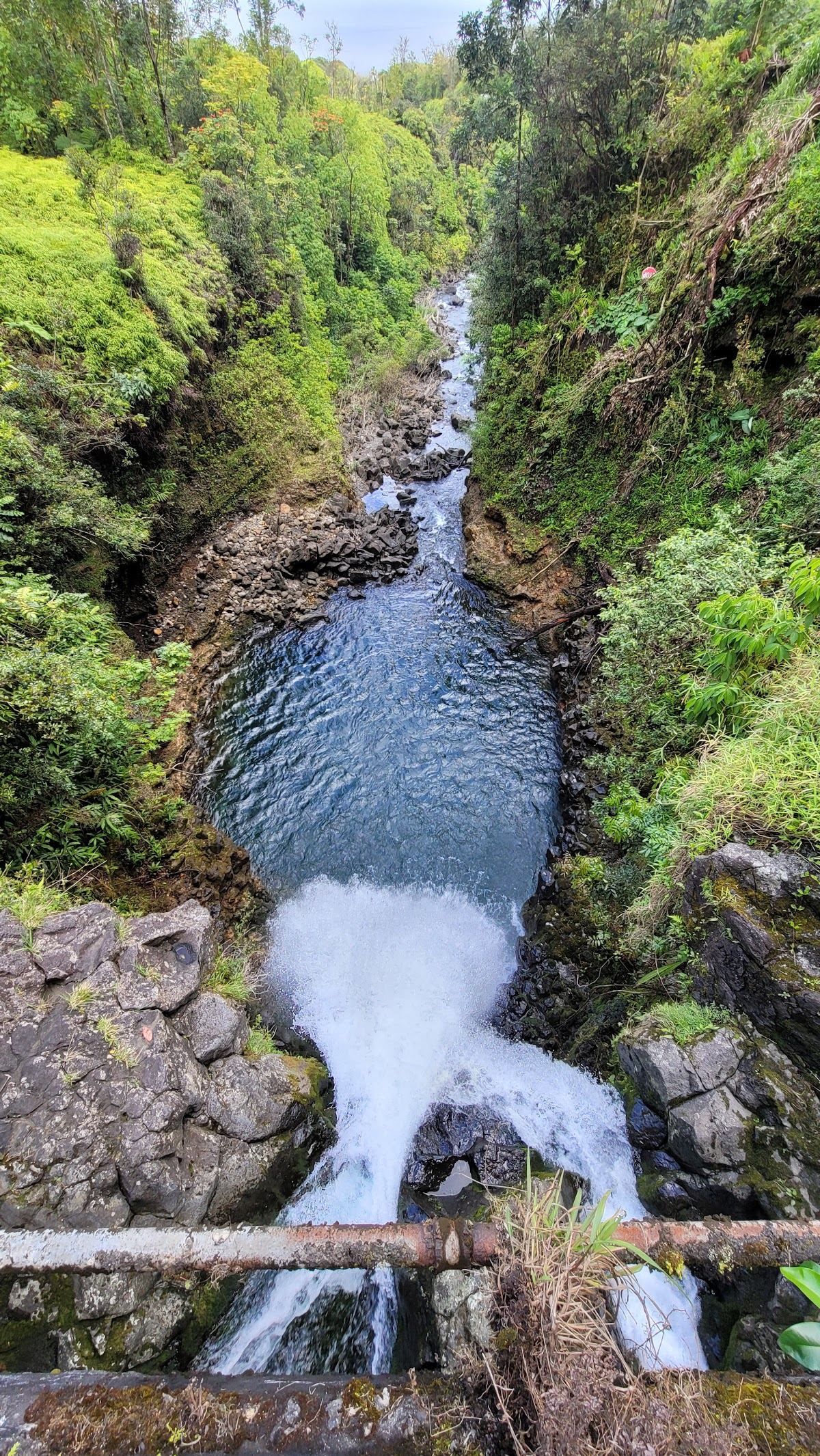 Makapipi Falls