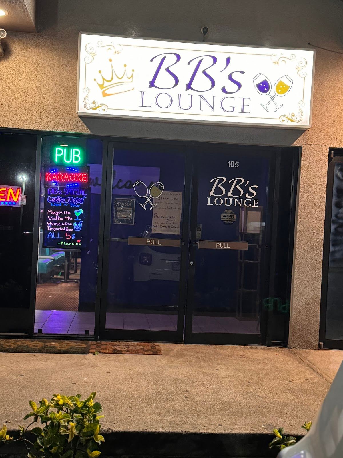Sandy's Lounge