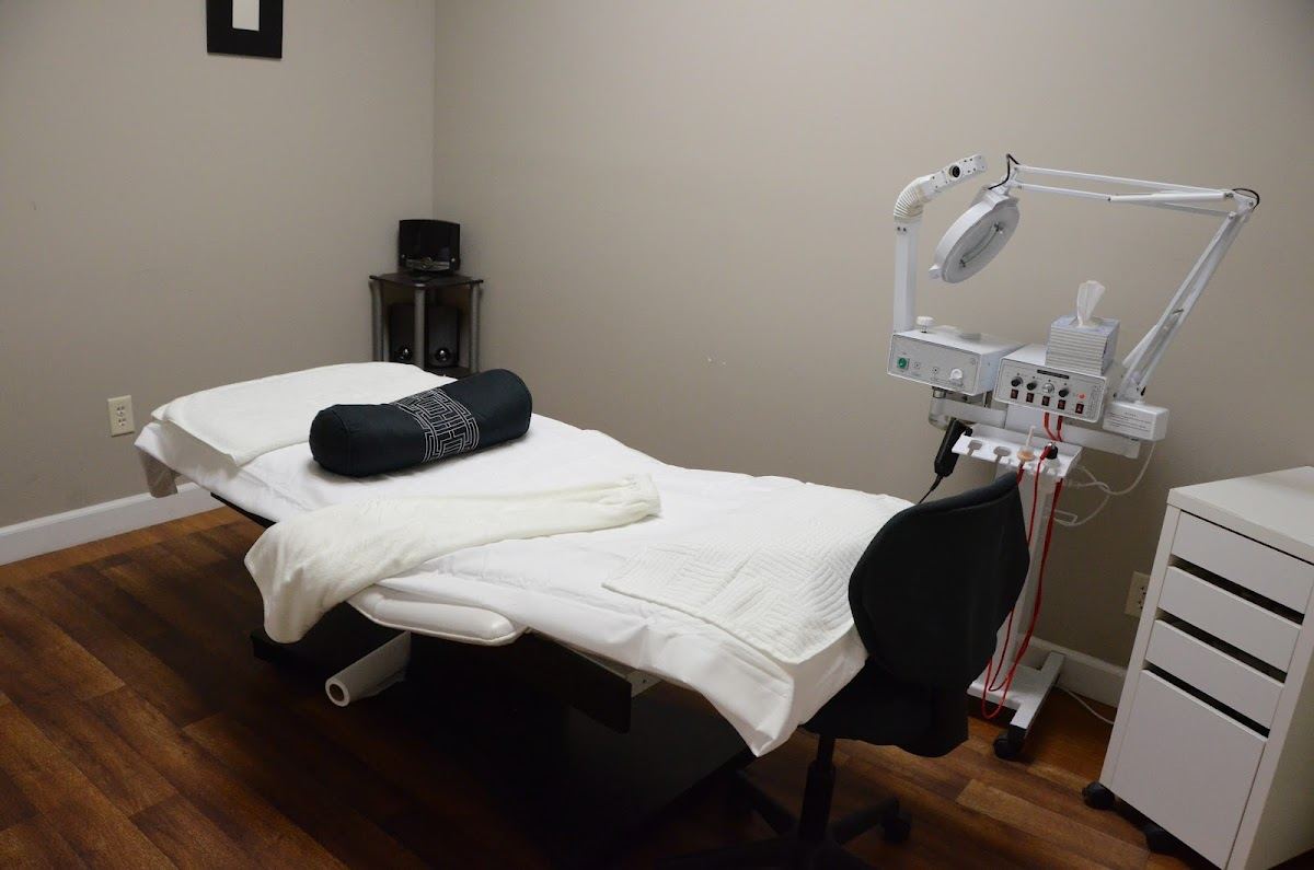 Signature Brows Threading Salon & Spa