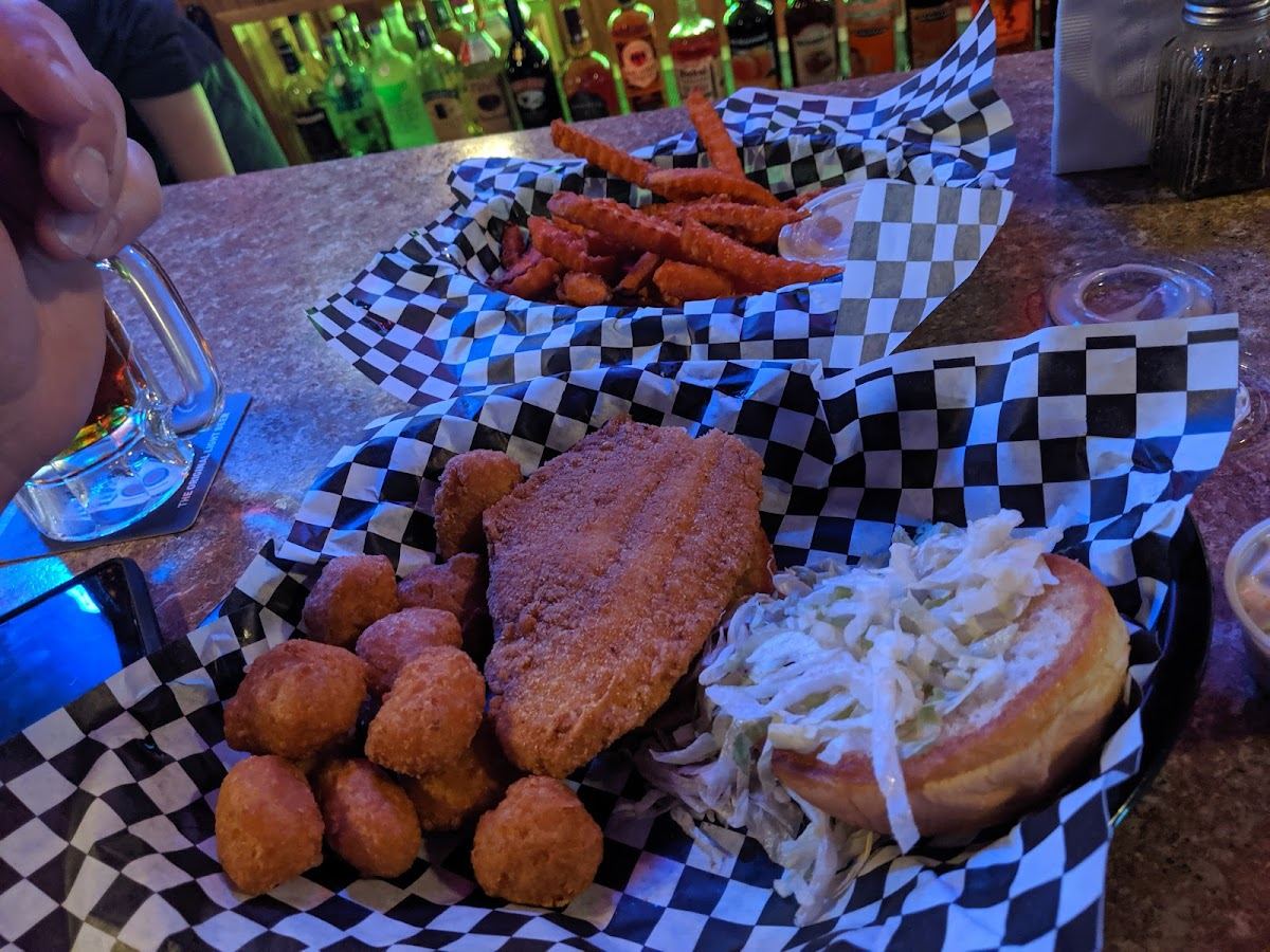 Topsy's Bar & Grill
