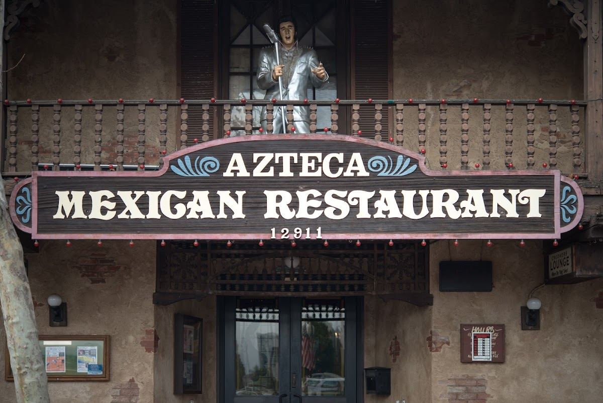 Azteca Restaurant & Lounge