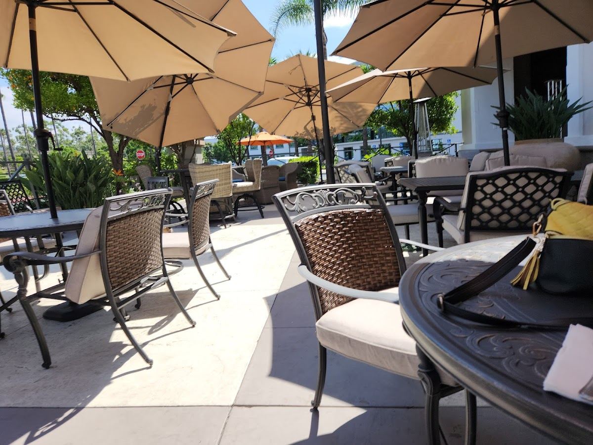 Center Bar & Grill