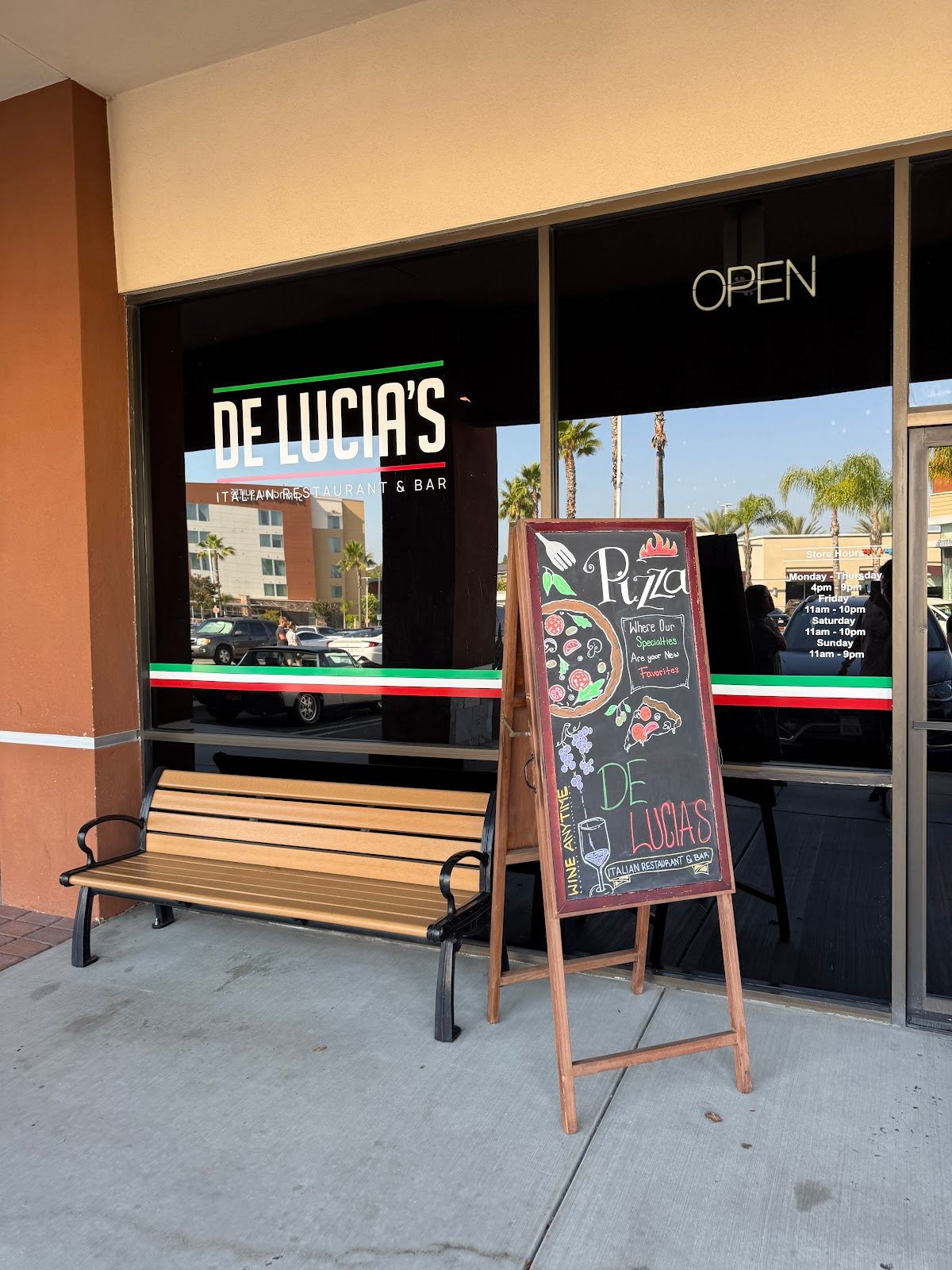 DeLucia's Italian Restaurant & Bar