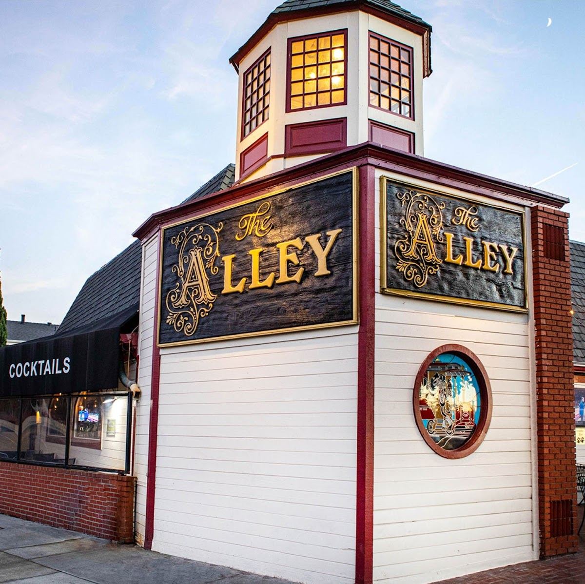 The Alley Restaurant & Bar