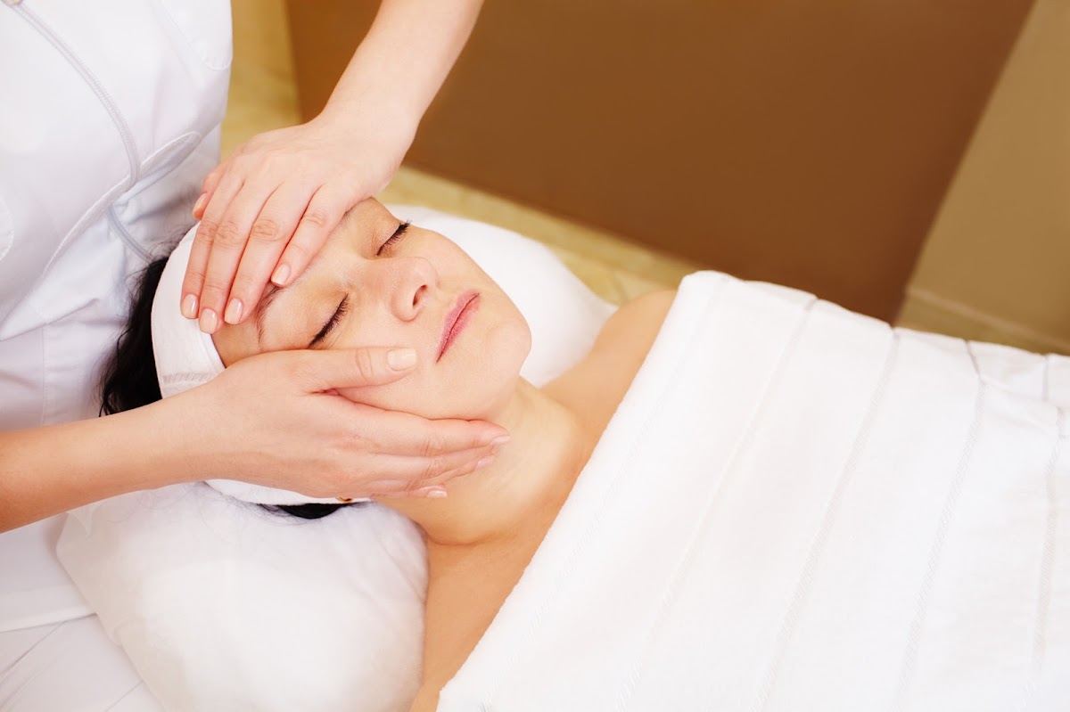 AT Spa & Massage