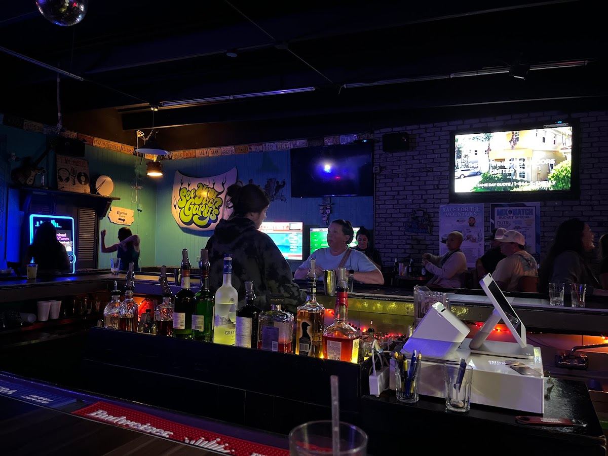Gary's Grove Lounge