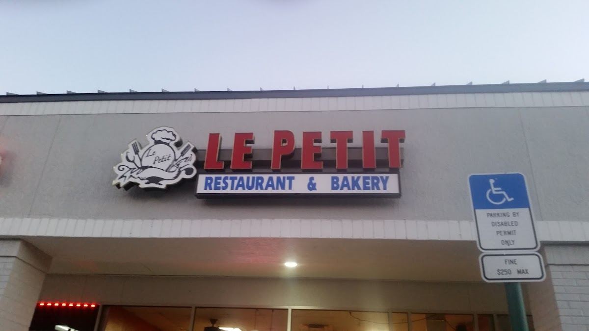 Le Petit Restaurant & Bakery