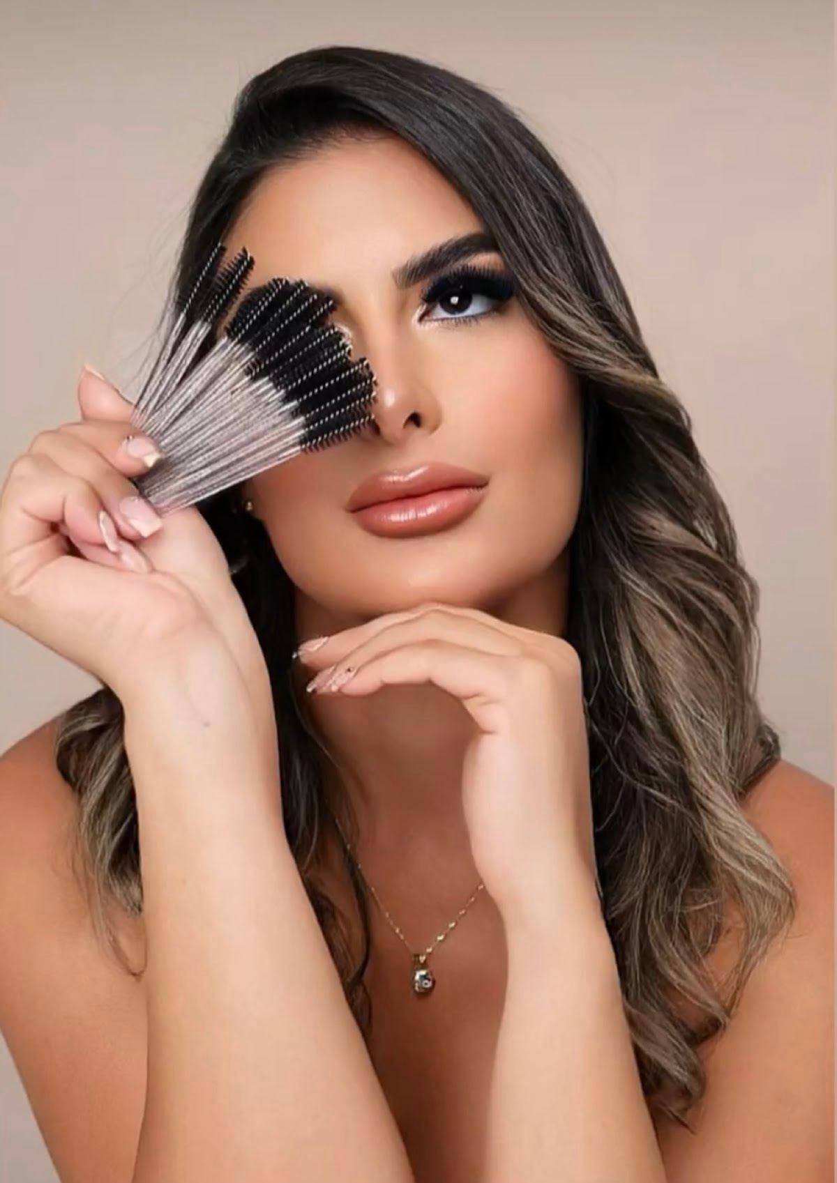Nava Eyelashes