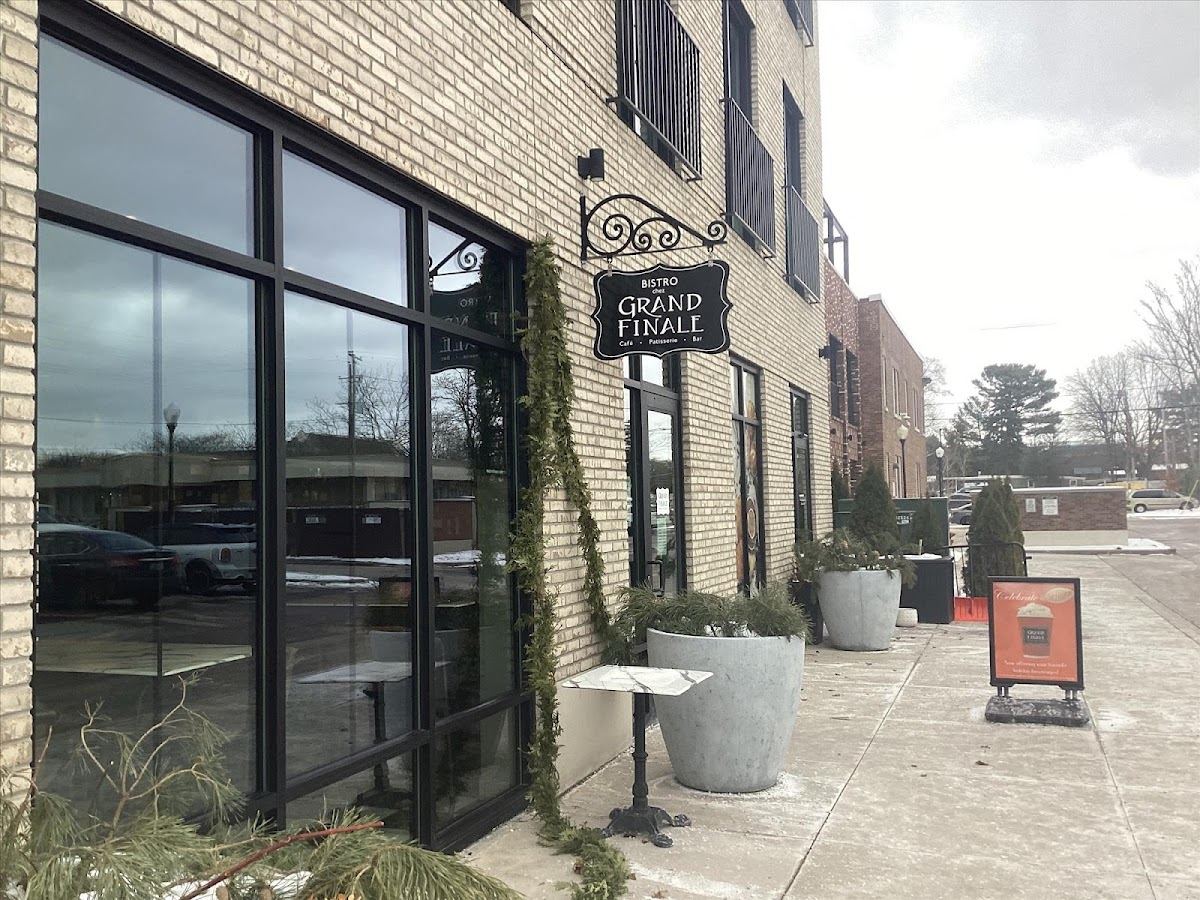 Grand Finale Bistro & Cafe
