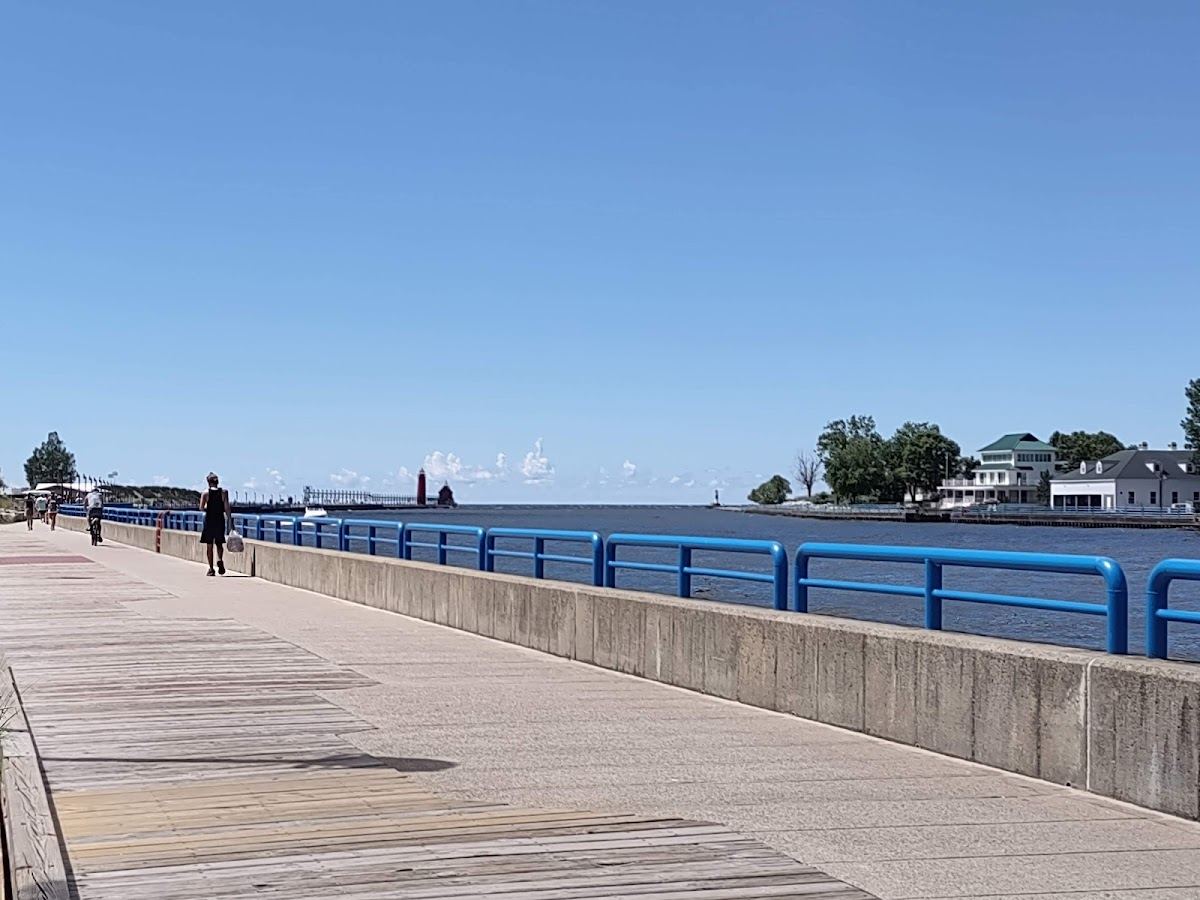 Grand Haven Lighthouse Connector Park