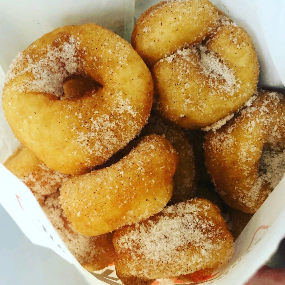 Wanda’s Frozen Yogurt & Mini Donuts