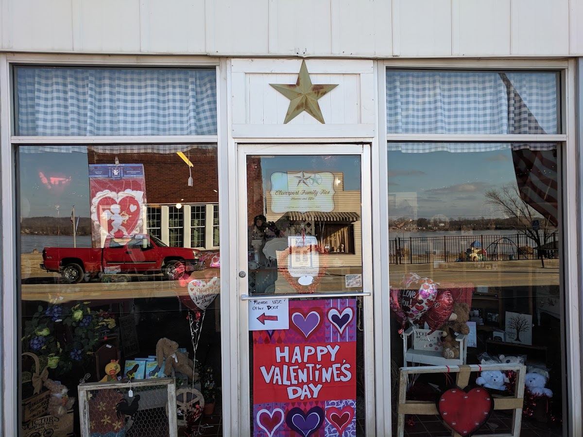 Family Ties Flowers & Gifts