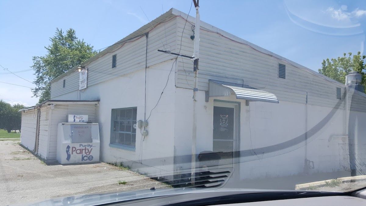 Pam N Dave's Karaoke And Pool Hall
