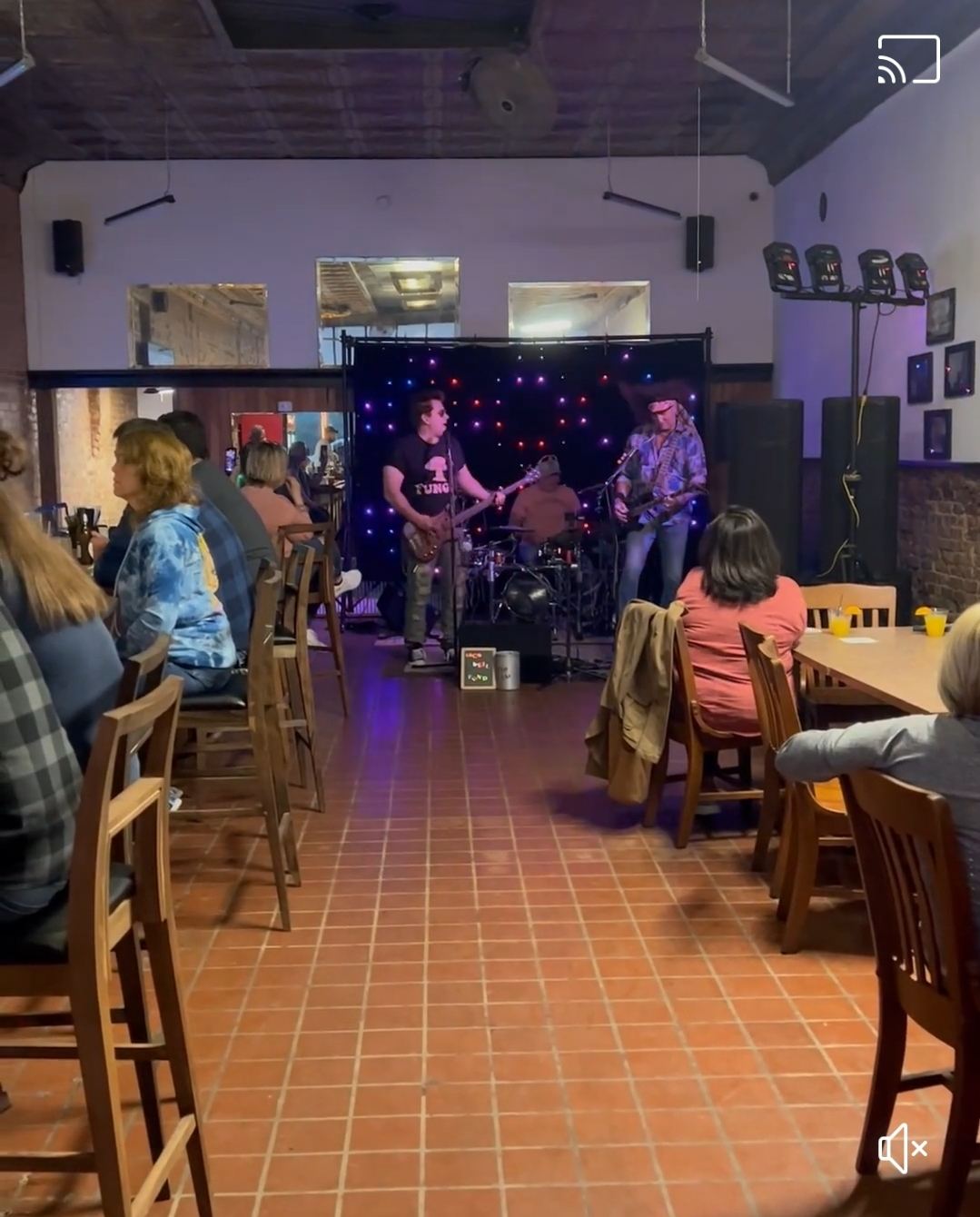 Southpaws Pub