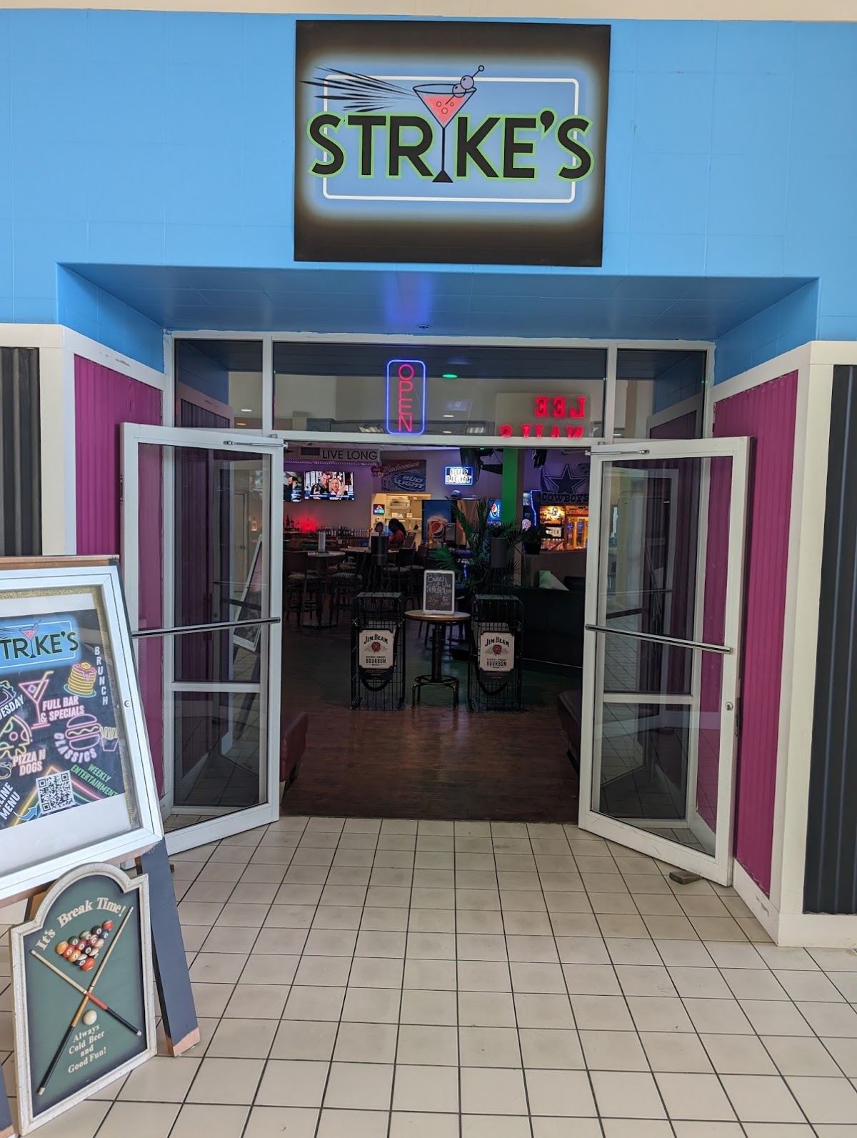 Strikes Lounge