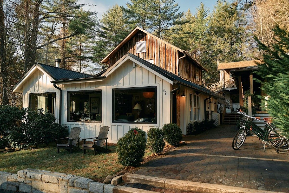 Outpost Inn Highlands