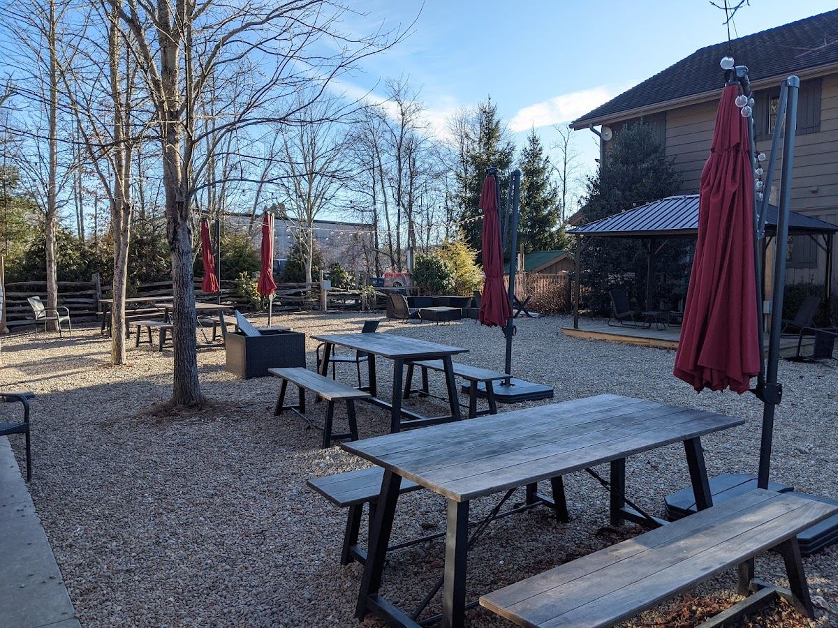 The Ugly Dog Pub-Cashiers