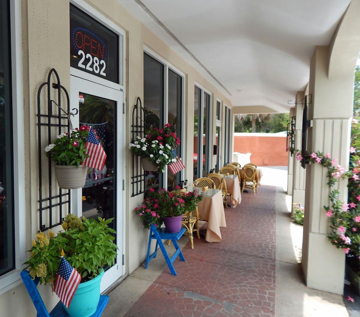 Eggs-traordinary Breakfast & Lunch Cafe -Nokomis