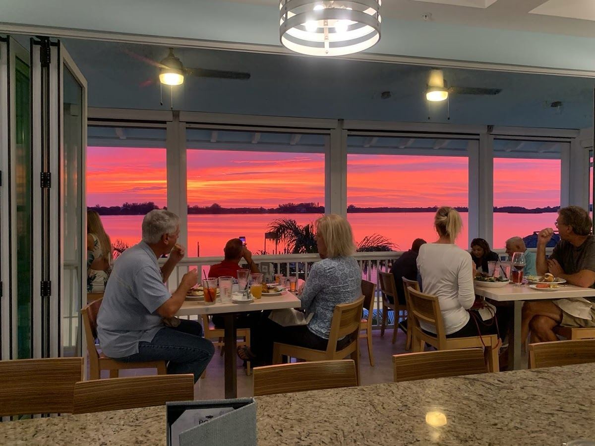 The Point Waterfront Restaurant - Evie’s On The Bay