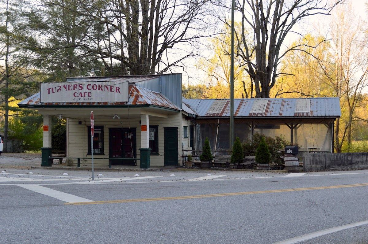 Riverside Tavern at Turners Corner