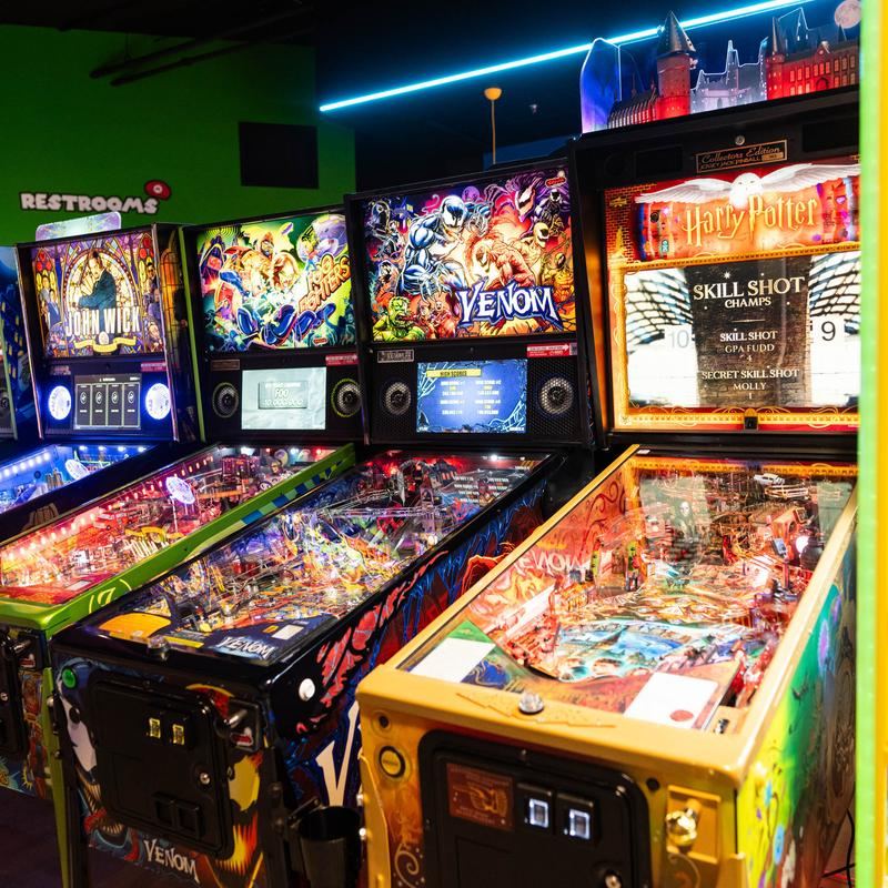 Pixels Bar + Arcade