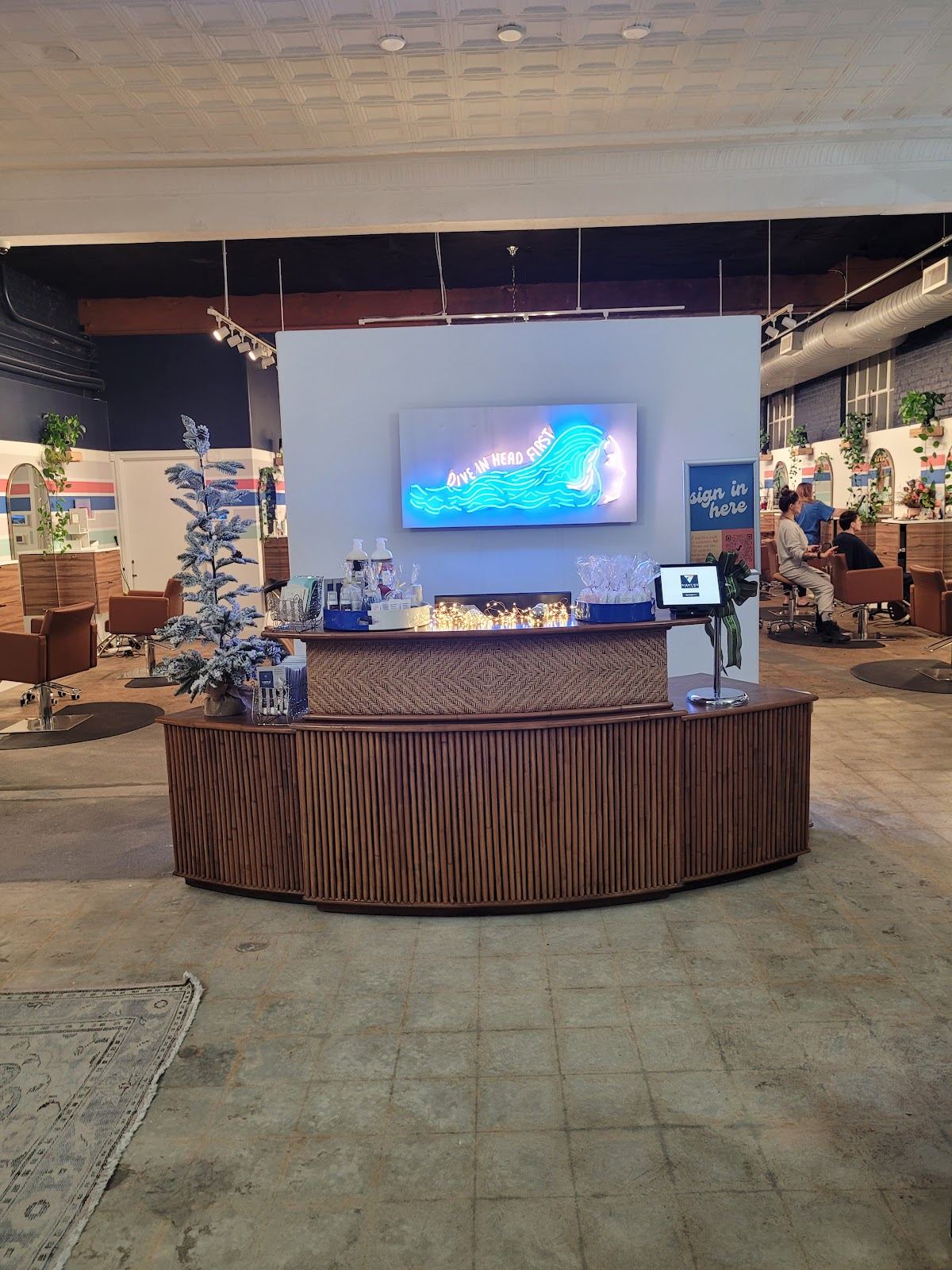 The Hightide Salon and Suites