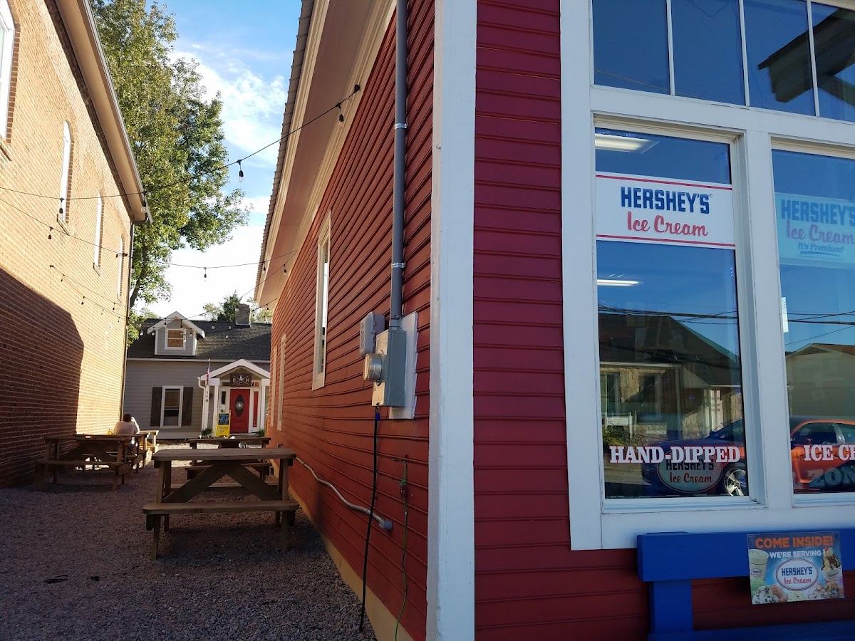 Yacht Club Beverage House