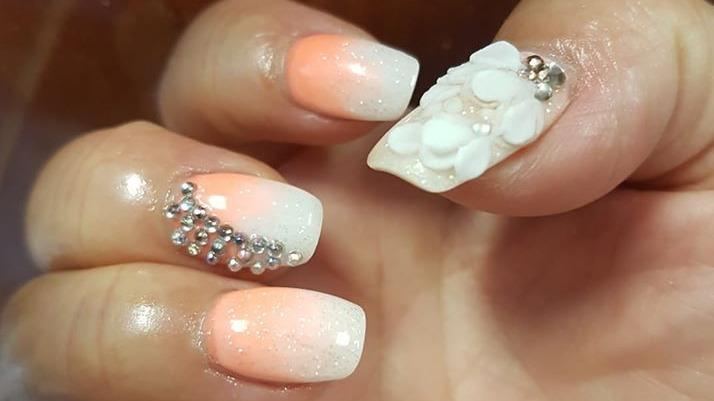Gold Nails & Day Spa