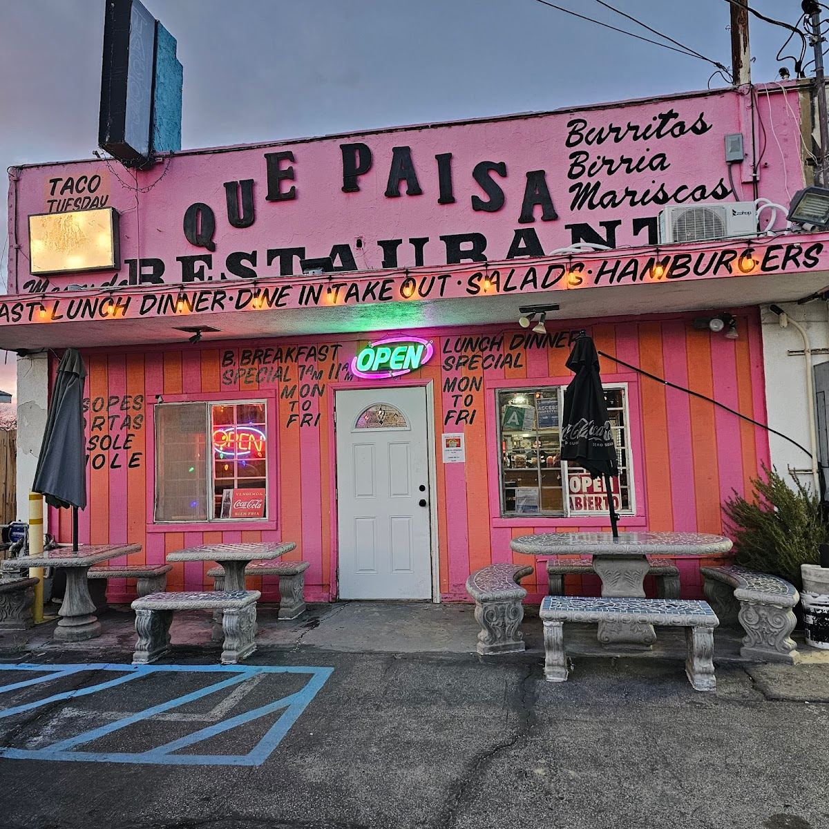 Que Paisa Restaraunt