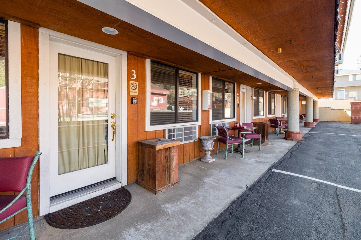 Cedar Lodge Motel