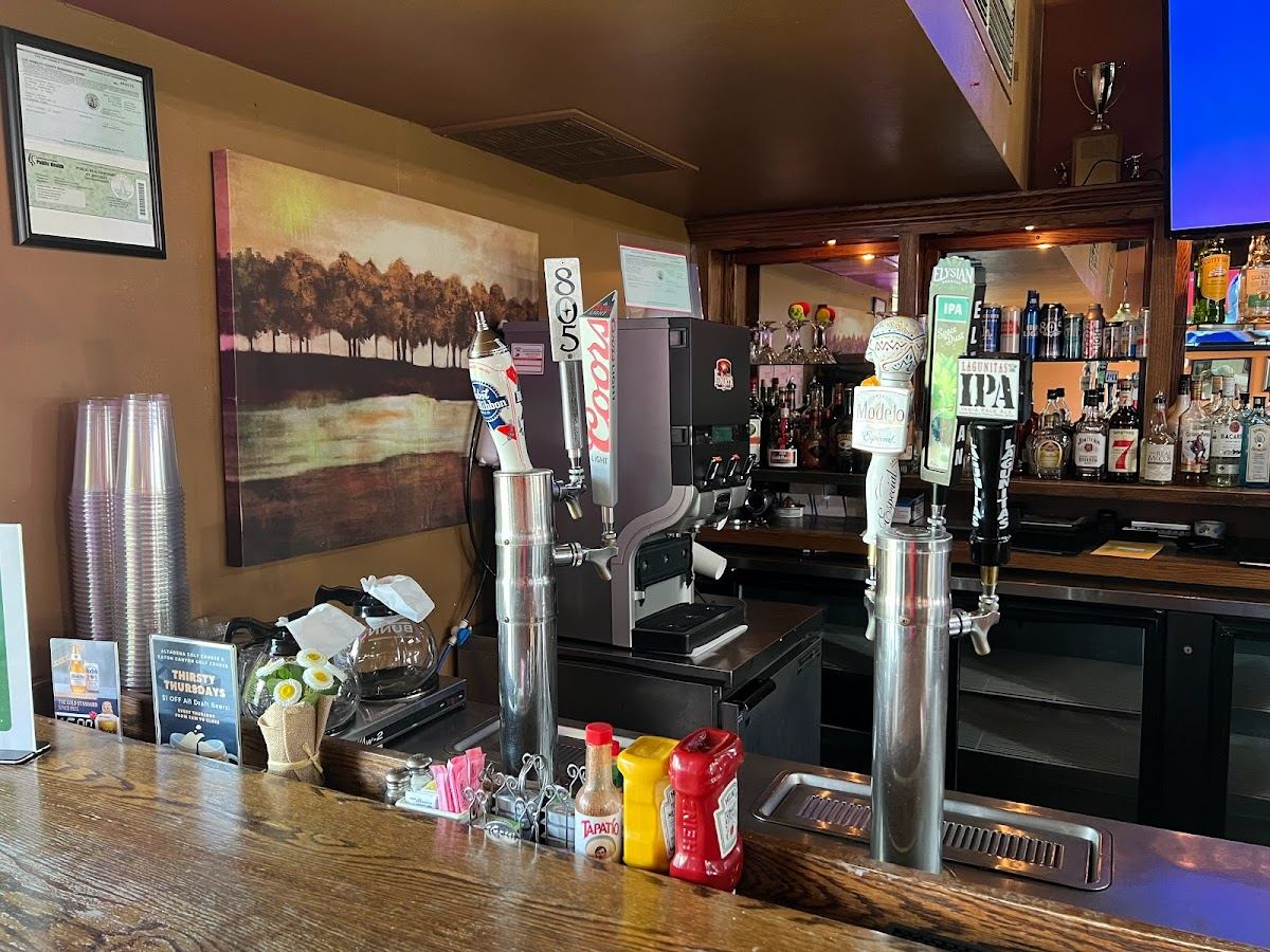 10th hole bar & grill