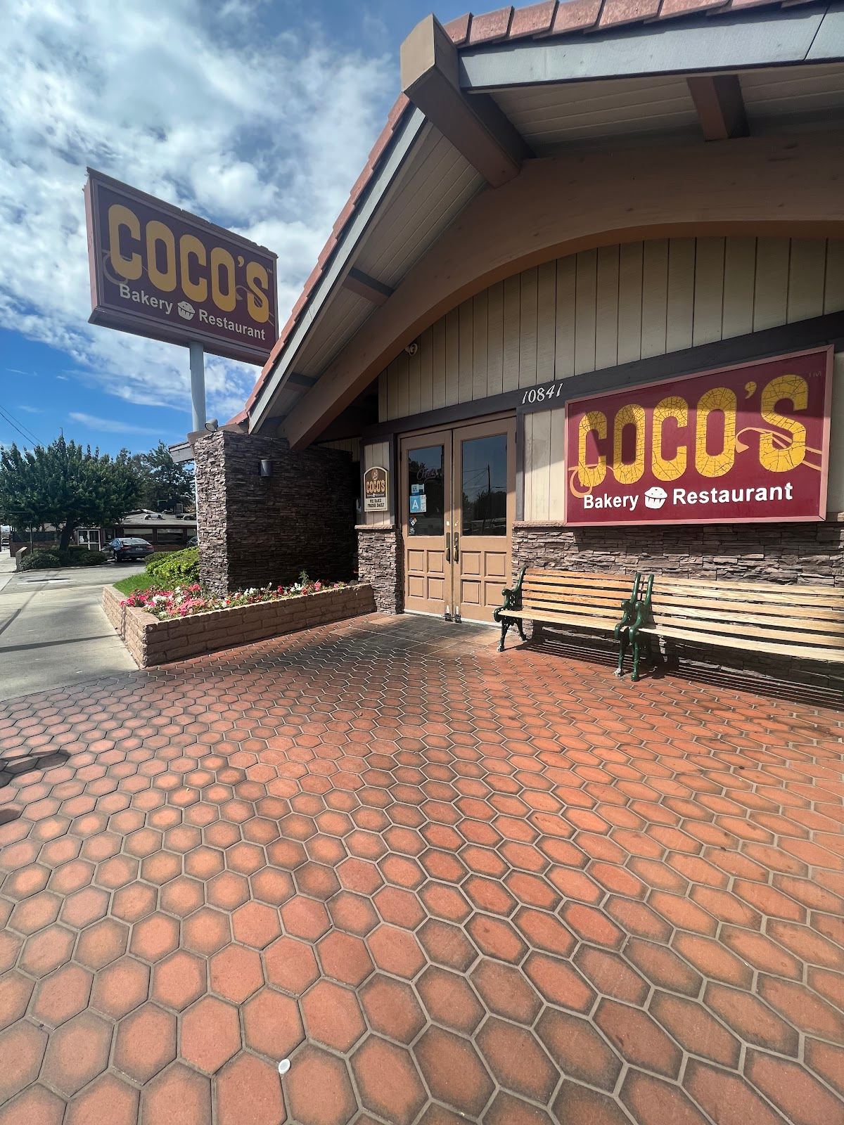 Coco's Bakery Restaurant