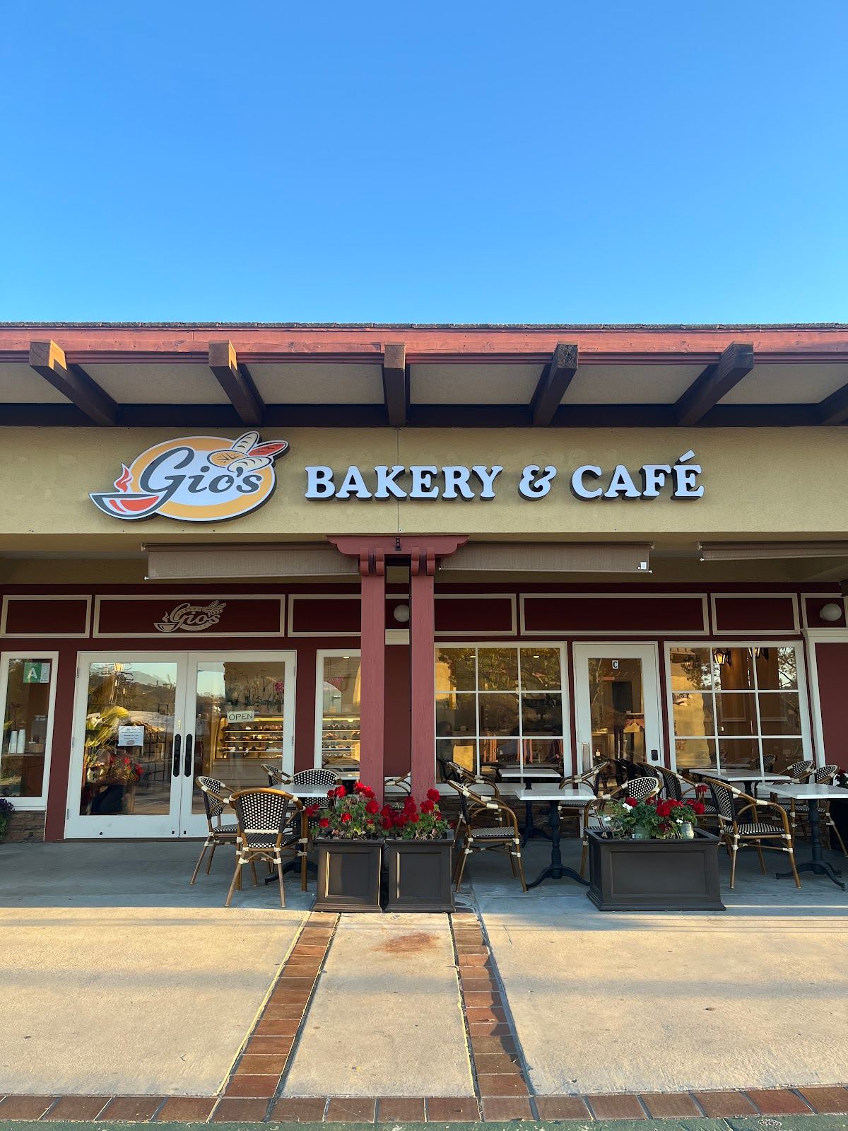 Gio's Bakery & Cafe