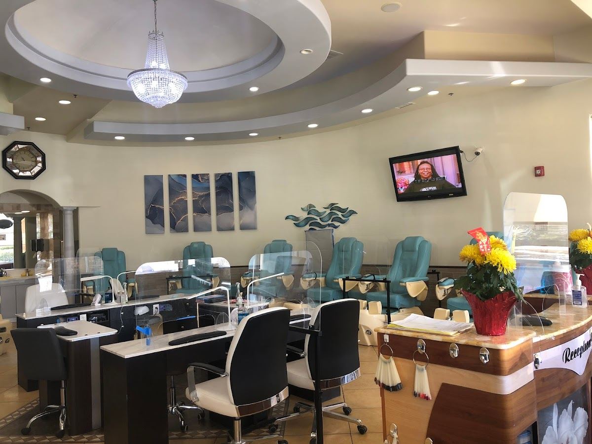 Deluxe Nails & Spa