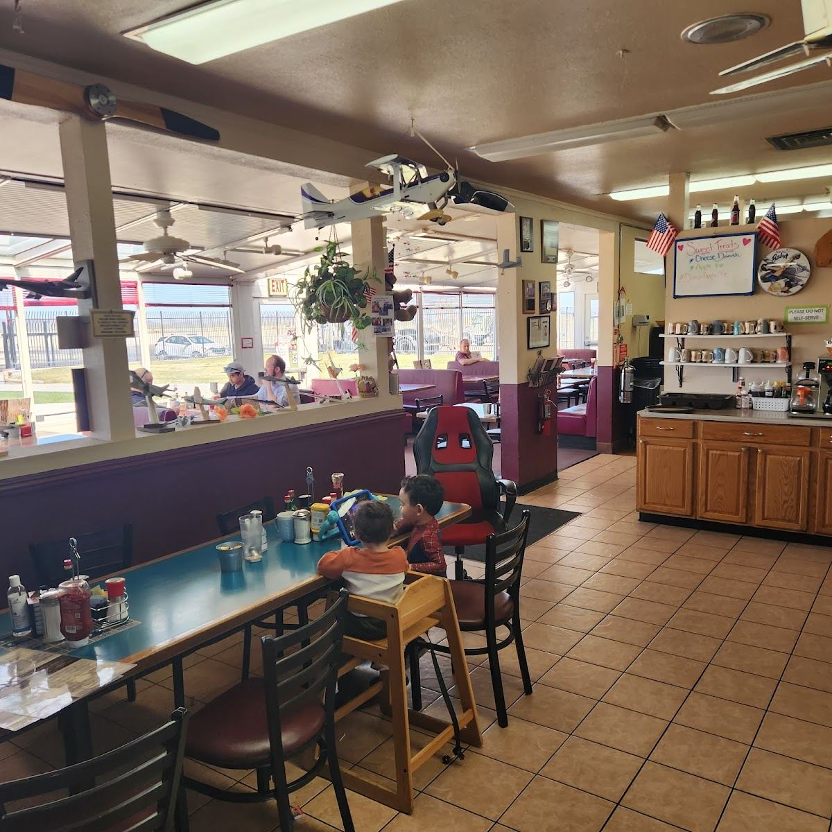Foxy's Landing & Restaurant