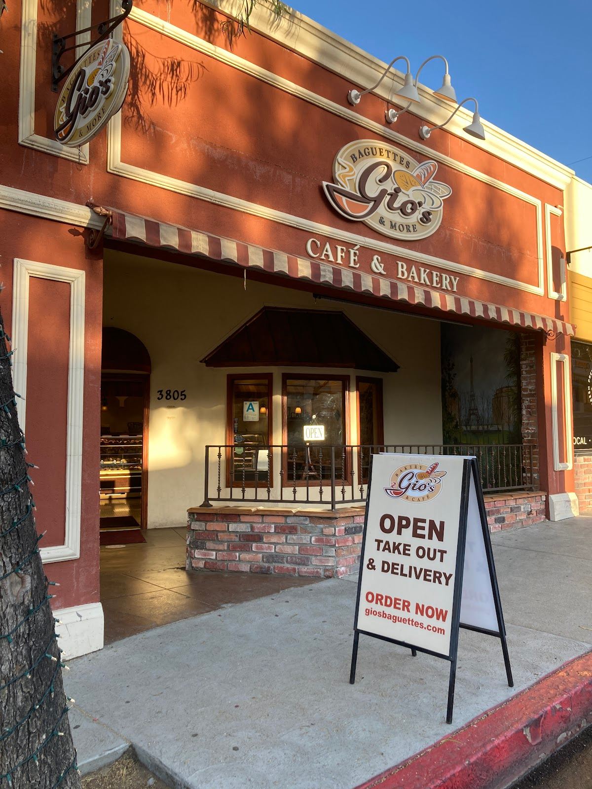 Gio's Bakery & Cafe