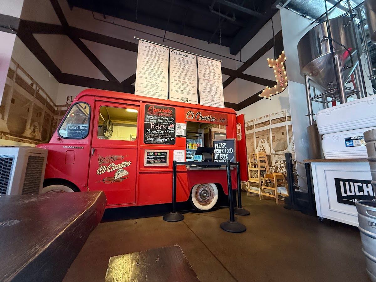 Luchador Brewing Company